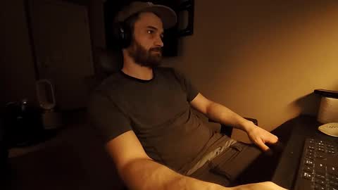 Snapshot of hardswtch chatting on 09/14/25, 08:46 Tom online show from 09/14/25, 08:46