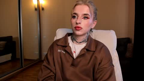 Julia online show from 04/09/26, 06:41