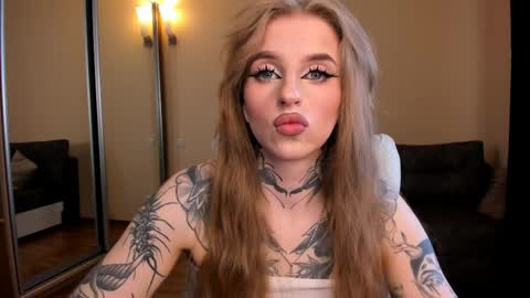 Julia online show from 04/10/26, 05:34