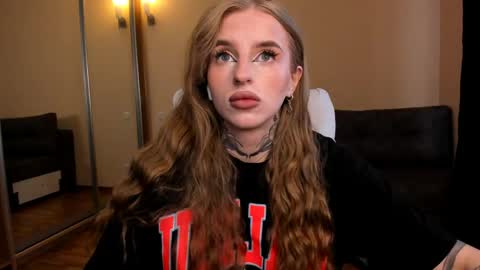 Julia online show from 04/19/26, 05:07