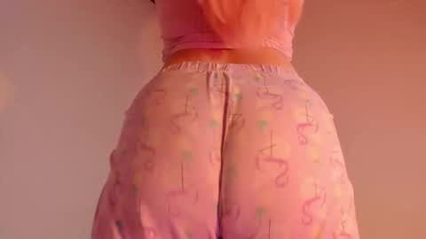 Annie online show from 09/28/25, 05:02