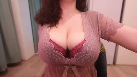 Snapshot of harmonicdiv chatting on 01/19/26, 08:07 Sophia online show from 01/19/26, 08:07