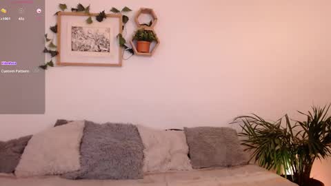 Snapshot of harmonyy01 chatting on 12/06/24, 04:47 Harmony Please help me to reach 100 thumbs up online show from 12/06/24, 04:47