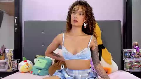 Snapshot of harmonyy_hill chatting on 02/20/25, 11:32 Harmony Hill online show from 02/20/25, 11:32