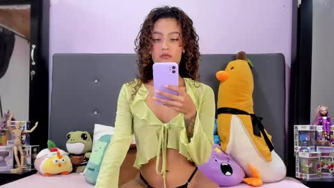 Snapshot of harmonyy_hill chatting on 03/08/25, 10:45 Harmony Hill online show from 03/08/25, 10:45