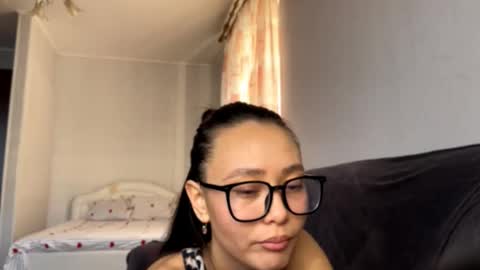 Naomi online show from 10/12/25, 01:48