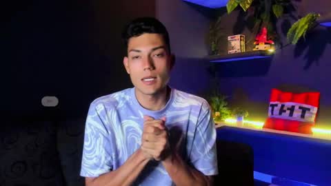 Snapshot of harrydavidsonx chatting on 05/17/26, 02:24 ... online show from 05/17/26, 02:24