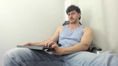 Snapshot of harrydaviss chatting on 10/28/25, 04:16 alpha online show from 10/28/25, 04:16