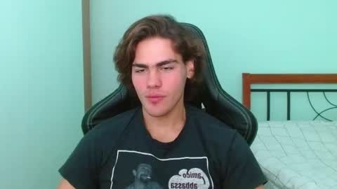 Snapshot of harryking1 chatting on 10/31/25, 12:28 harryking1 online show from 10/31/25, 12:28