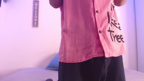 Snapshot of harrythomson1 chatting on 12/23/24, 01:08 harry thomson online show from 12/23/24, 01:08