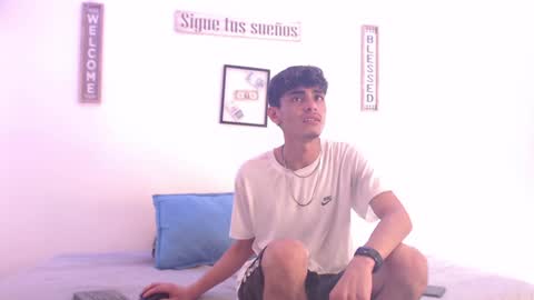 Snapshot of harrythomson1 chatting on 01/06/25, 07:35 harry thomson online show from 01/06/25, 07:35