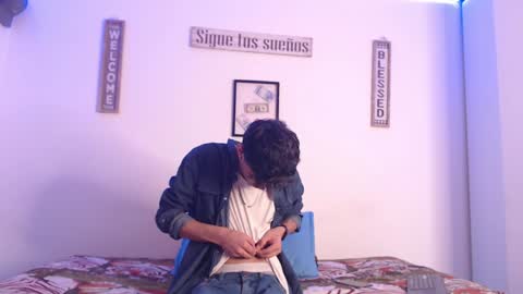 Snapshot of harrythomson1 chatting on 01/17/25, 09:39 harry thomson online show from 01/17/25, 09:39