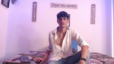 Snapshot of harrythomson1 chatting on 01/21/25, 10:41 harry thomson online show from 01/21/25, 10:41