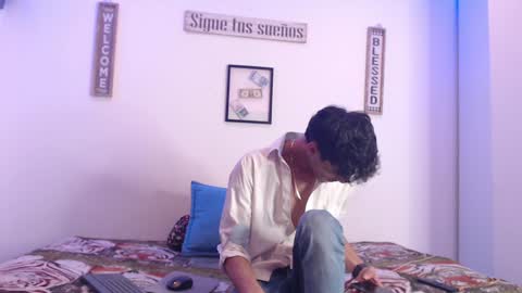 Snapshot of harrythomson1 chatting on 01/22/25, 03:31 harry thomson online show from 01/22/25, 03:31