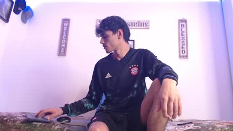 Snapshot of harrythomson1 chatting on 01/30/25, 08:22 harry thomson online show from 01/30/25, 08:22