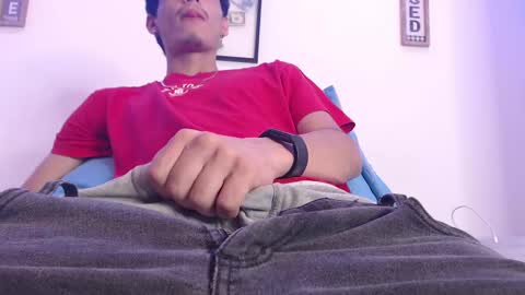 Snapshot of harrythomson1 chatting on 02/14/25, 01:56 harry thomson online show from 02/14/25, 01:56