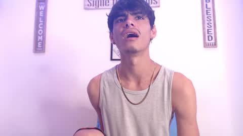 Snapshot of harrythomson1 chatting on 02/23/25, 10:42 harry thomson online show from 02/23/25, 10:42