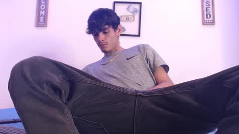 Snapshot of harrythomson1 chatting on 03/10/25, 07:21 harry thomson online show from 03/10/25, 07:21