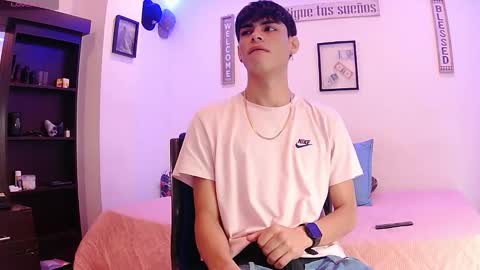 Snapshot of harrythomson1 chatting on 09/14/25, 08:35 harry thomson online show from 09/14/25, 08:35