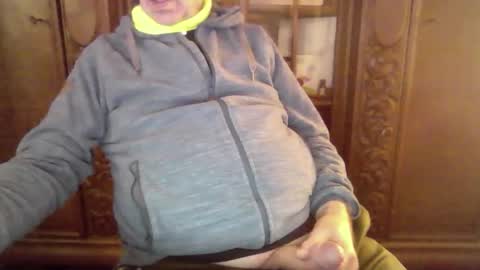 Snapshot of hartwichser1 chatting on 10/24/25, 05:20 hot n  nasty online show from 10/24/25, 05:20