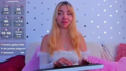 Snapshot of harumi_blossom chatting on 10/22/25, 08:52 Sophia Blossom online show from 10/22/25, 08:52
