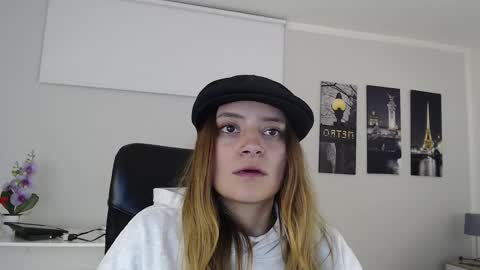 Nicole online show from 12/20/24, 07:01