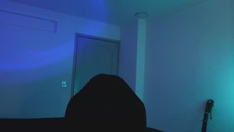 Snapshot of hatsumotokyoto chatting on 09/25/25, 04:49 More content 2 online show from 09/25/25, 04:49