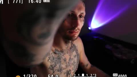 More content   2   online show from 12/20/25, 07:48