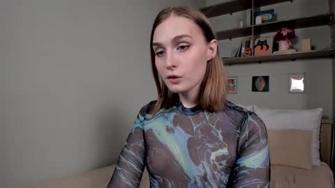 Mia online show from 11/20/25, 06:24