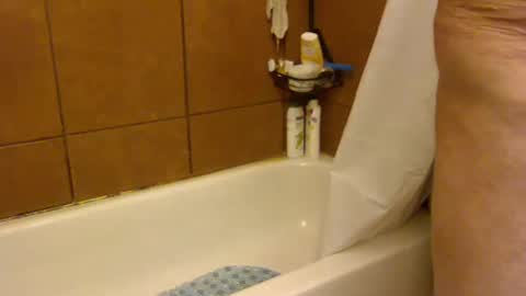 hawaii_guy29 online show from 12/14/24, 06:20