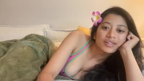 hawaiigirl_ online show from 11/25/25, 01:49