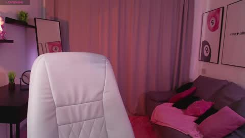 Mia online show from 04/16/26, 07:31