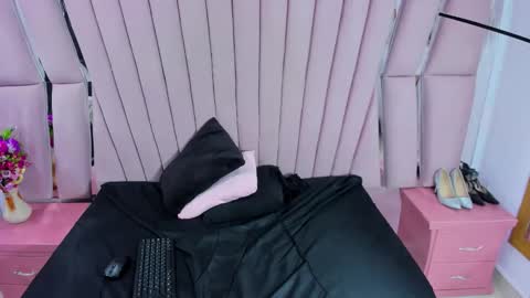hazel_18_ online show from 04/18/26, 07:58