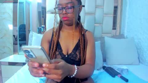 hazel_lanee online show from 11/04/25, 04:22