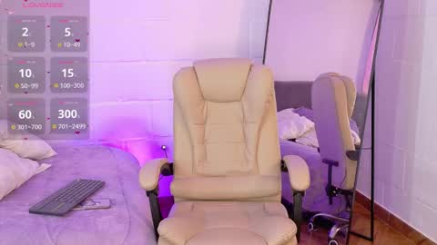 HAZEL LYNN ROSS online show from 02/24/26, 08:18