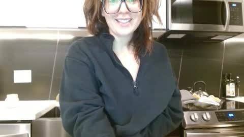 Hazel online show from 11/02/25, 01:46