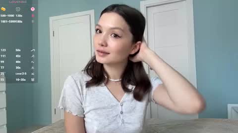 Snapshot of hazelhartshorn chatting on 07/19/26, 01:15 Kira online show from 07/19/26, 01:15