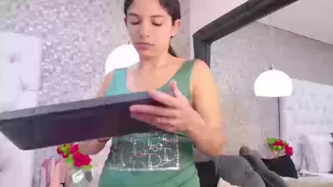 HazelMoret online show from 09/09/25, 07:57