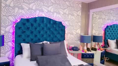 HazelMoret online show from 02/18/26, 03:02