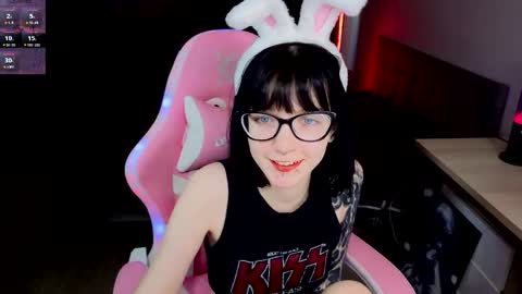 hazeltompson online show from 04/08/26, 12:16