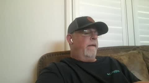 Snapshot of hdeuce22 chatting on 05/18/26, 04:24 Hdeuce22 online show from 05/18/26, 04:24