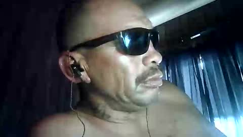 Snapshot of headshop_ chatting on 05/27/26, 09:45 Cloudznpointzsex online show from 05/27/26, 09:45