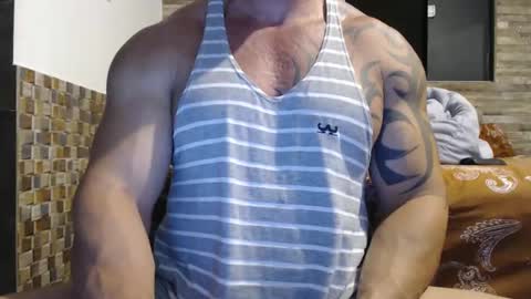 Snapshot of healedcarioca chatting on 01/01/25, 12:21 Brazilian bigdick online show from 01/01/25, 12:21