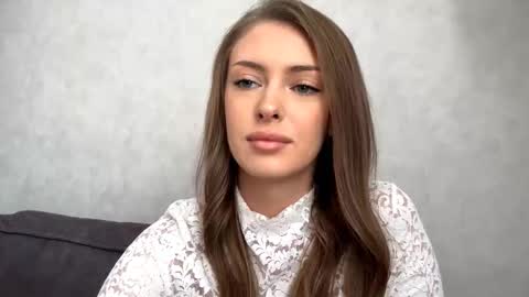 Snapshot of heart_petal chatting on 10/17/25, 10:40 Mona online show from 10/17/25, 10:40