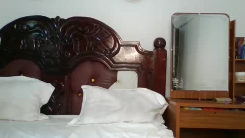 heart_star online show from 09/18/25, 10:06