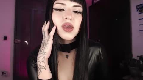 Snapshot of heatherdemonzx_ chatting on 07/29/26, 06:44 HEATHER DEMONZX Please help me to reach 100 thumbs up online show from 07/29/26, 06:44