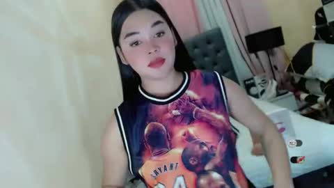 Snapshot of heatmusex_ chatting on 05/18/26, 05:02 Kylene3 online show from 05/18/26, 05:02