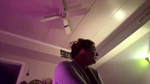 Snapshot of heatskii chatting on 11/12/25, 02:45 heatskii online show from 11/12/25, 02:45