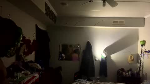 Snapshot of heatskii chatting on 11/19/25, 10:26 heatskii online show from 11/19/25, 10:26