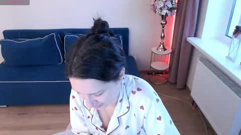 Heaven girl online show from 11/19/25, 12:27